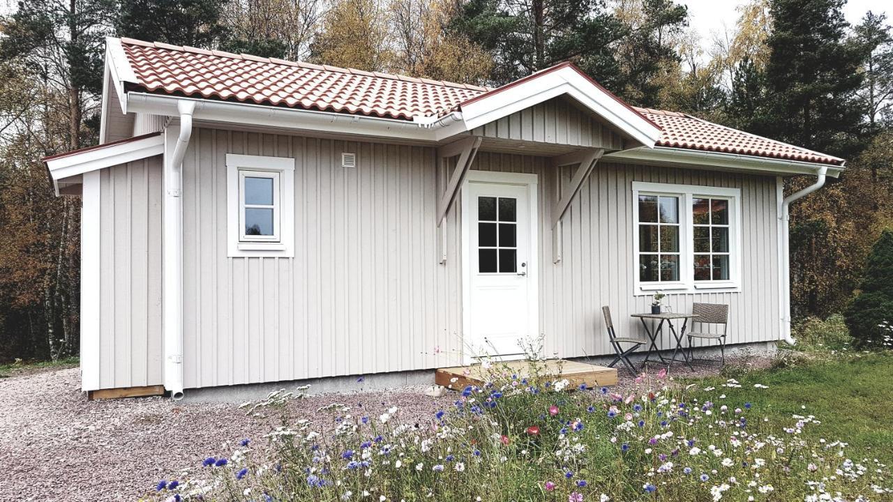 Nybyggd Stuga Intill Skogsbrynet - New Built Cottage Next To The Cowberry Forest Mora Ngoại thất bức ảnh